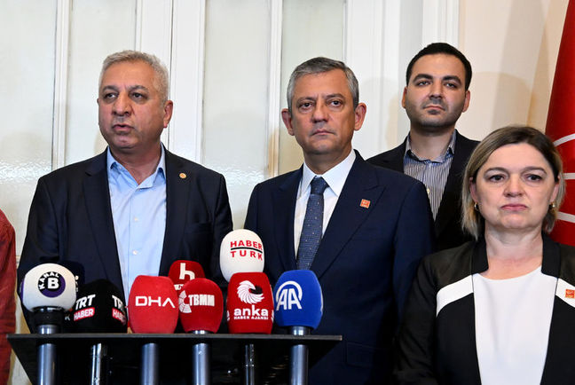 TBMM'de yaklaşık bir saat süren basına kapalı görüşme sonrası gazetecilere açıklamalarda bulunan Aslan, baskı, şiddet politikaları, hukuksuzluk, adaletsizlik ve "mutlak butlan"a karşı duracaklarını, geri adım atmayacaklarını söyledi.
